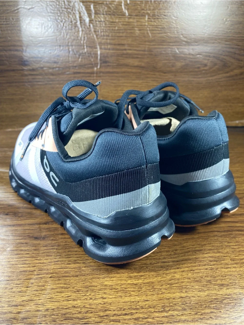 On Cloud Runner waterproof women’s shoe size 7